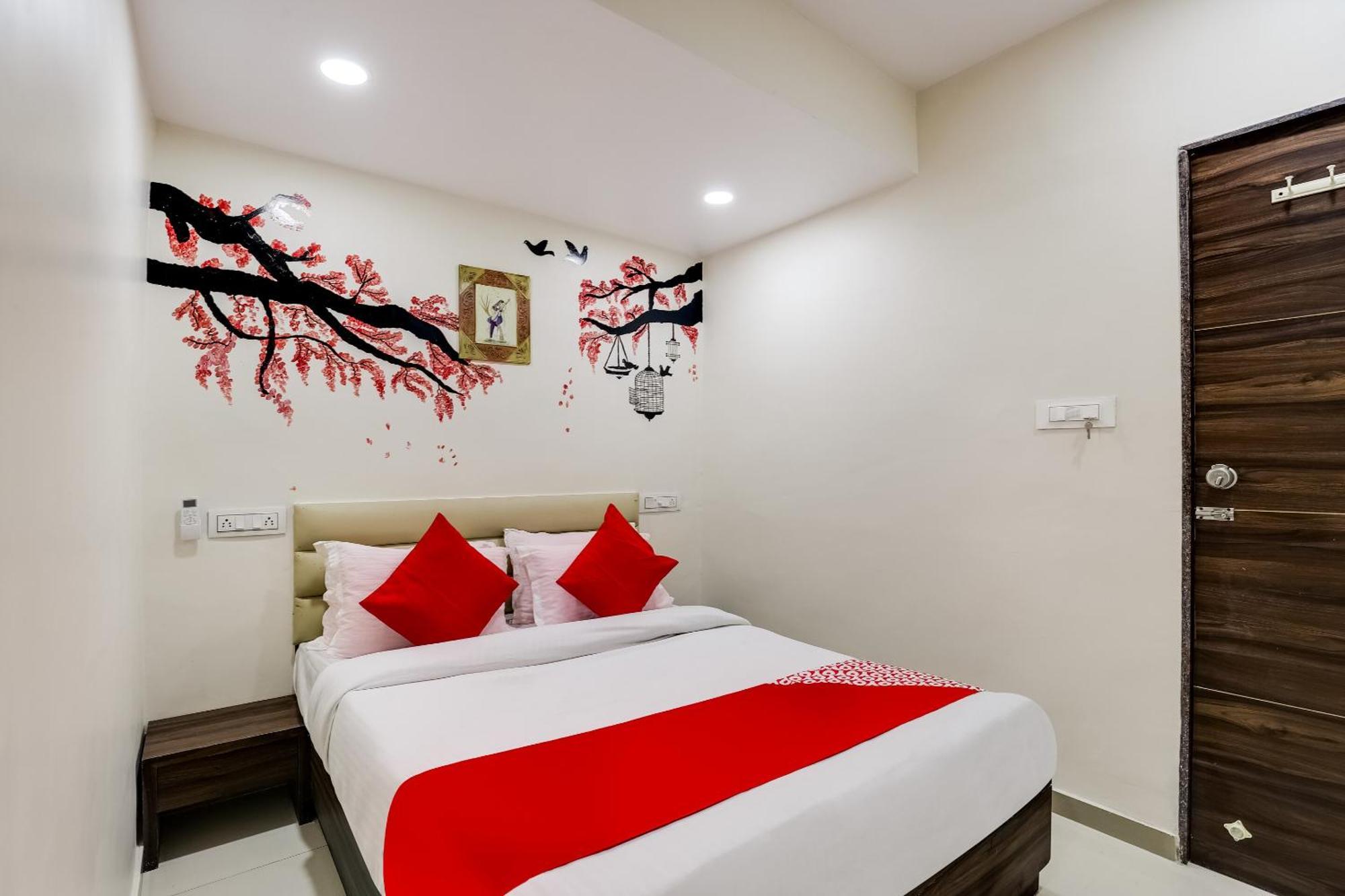 אחמדאבאד Collection O Hotel Alice מראה חיצוני תמונה