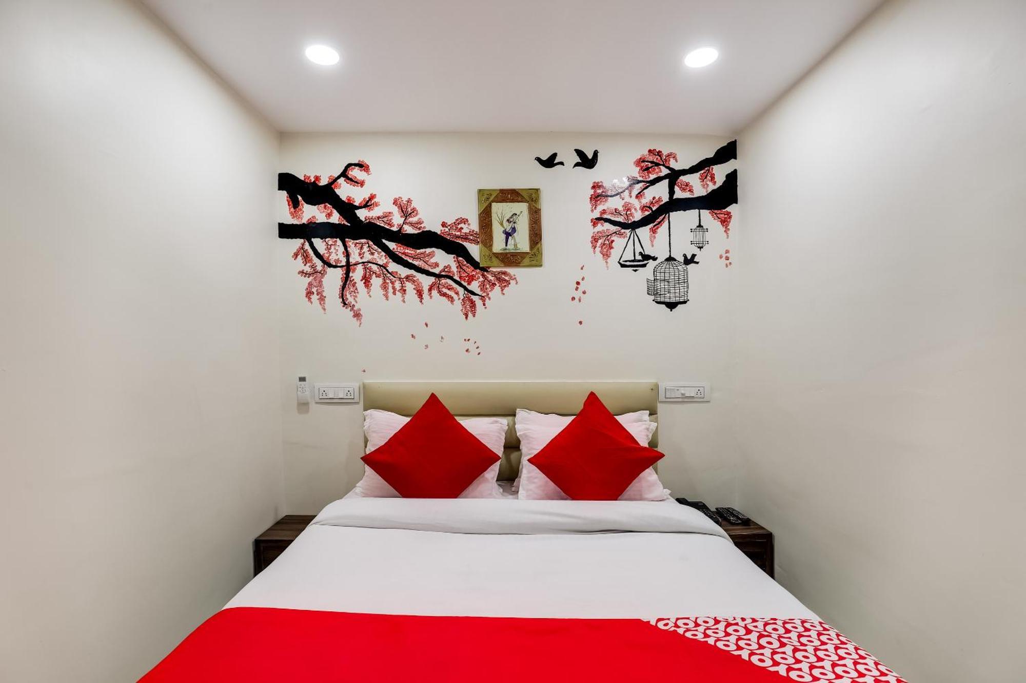 אחמדאבאד Collection O Hotel Alice מראה חיצוני תמונה